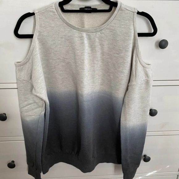 Forever 21 Sweaters - ❤️ Cute ombré two toned cold shoulder top